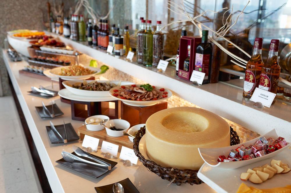 The Landis Taichung Hotel Exterior photo A buffet at a hotel