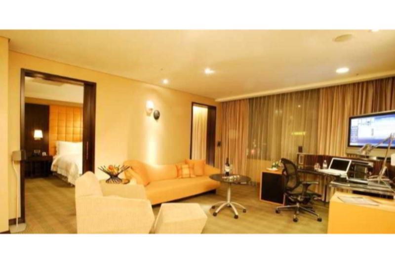 The Landis Taichung Hotel Exterior photo Suite